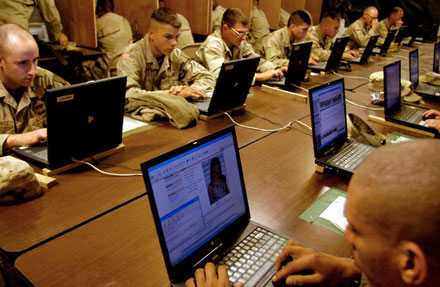 Американские и британские военнослужащие получили возможность обезопасить свою электронную переписку