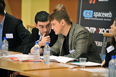 Коммерческий директор Hosting Community Алексей Скворцов и руководитель Фонда «Дружественный Рунет» Евгений Беспалов  начинают «Уборку в интернете»